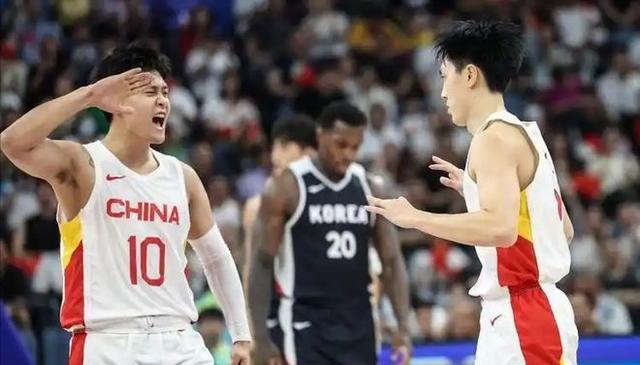 订机票回家, 捷锁定小组